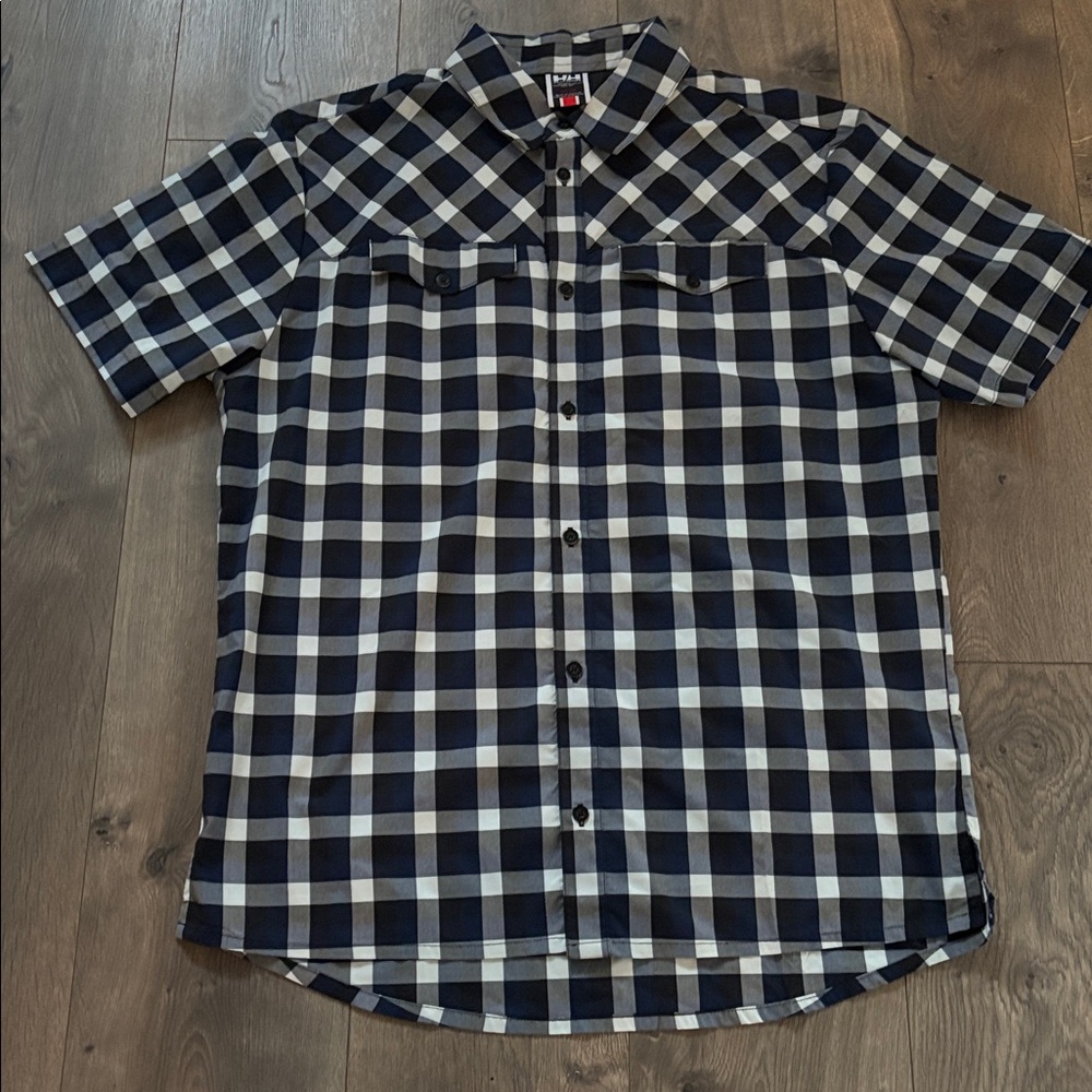 Helly Hansen Black navy multi colored Plaid Shirt short sleeve large button down